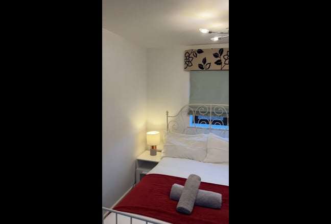 Newly Renovated Private Ensuite with kitchenette Main Photo