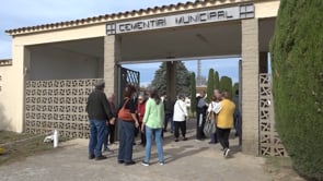 Els cementiris municipals s'omplen de visitants per a Tots Sants