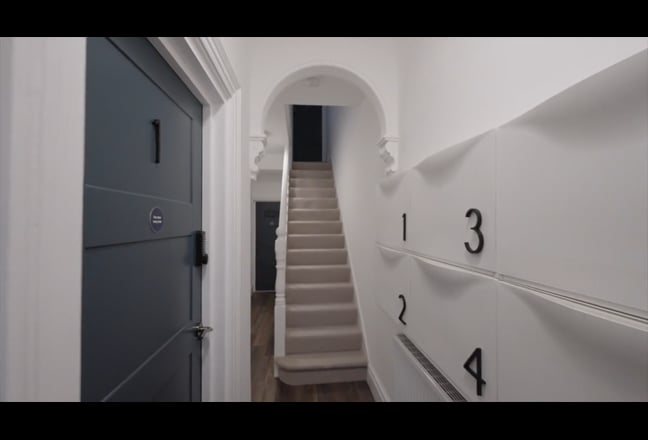 🎄Enjoy Own Bath 🛀🏿  For Xmas! Central BS4 Ensuite Main Photo