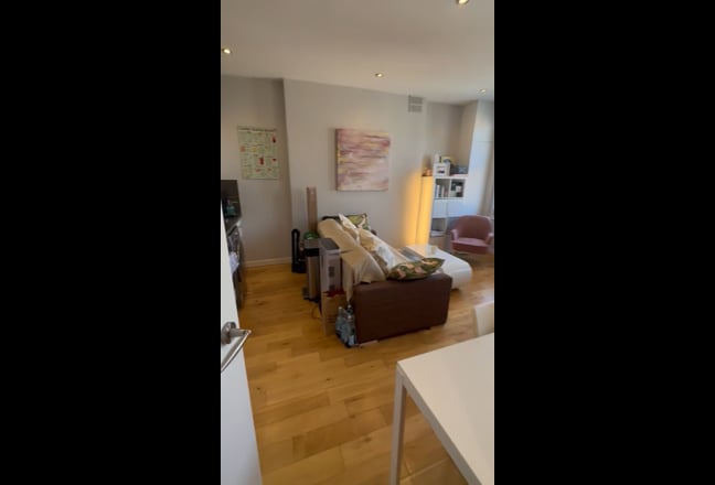 Studio Flat on Earl's Court Main Photo