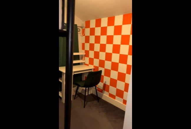 West London Zone 2 Sublet. Creatives Welcome! Main Photo