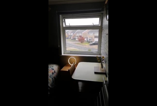 Clean spare room for rent Main Photo