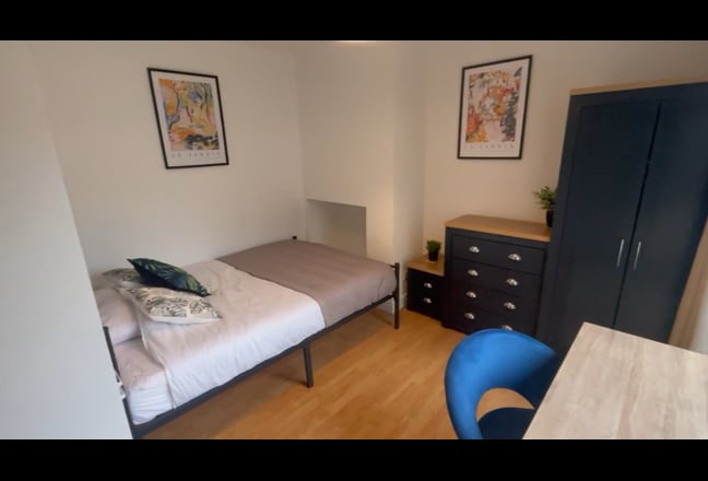 ** Look No Further** Best Rooms in Chesterfield Main Photo