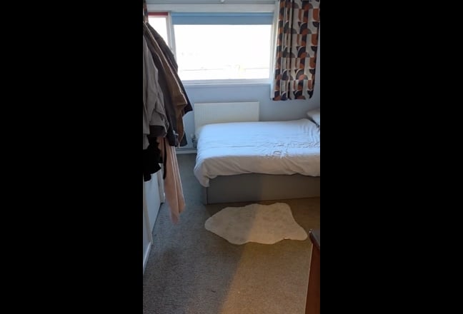 Spacious, furnished room in Hillingdon Main Photo