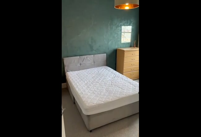 Spacious Double Room in Preston Circus Main Photo