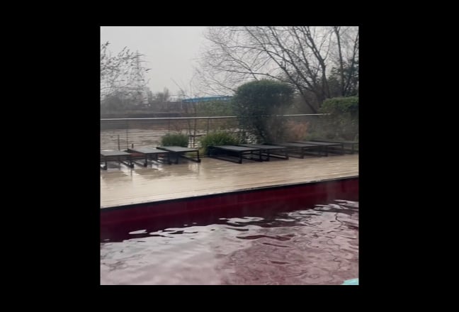 King size en-suite room available in a 3-bed flat Main Photo