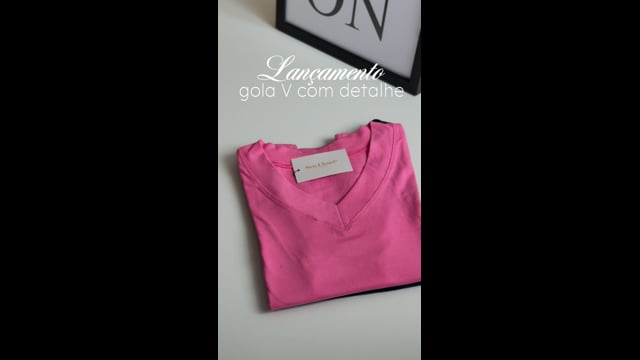 T-Shirt Eudora - Gola V Detalhe