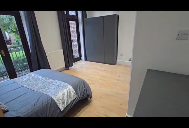 City Centre Ensuite. All Bills Inc. Gardens Main Photo