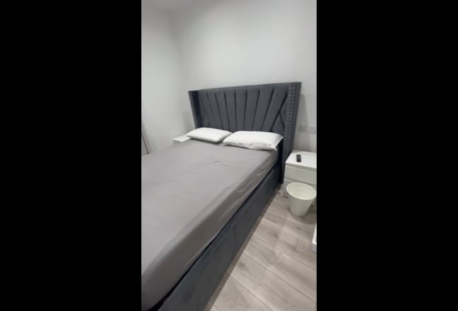 Newly Built Ensuite Room- All bills included.  Main Photo