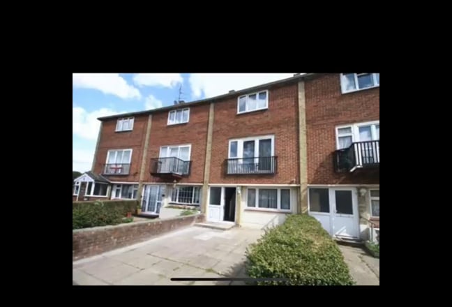 Exec Room inc Bills, Freeview; WIFI; Parking  Main Photo