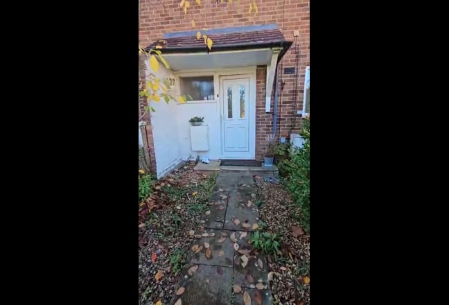 Entire 1 bed flat close to Town Center Main Photo