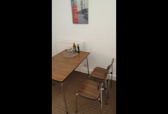 Large double bedroom in 2 bedroom flat Main Photo