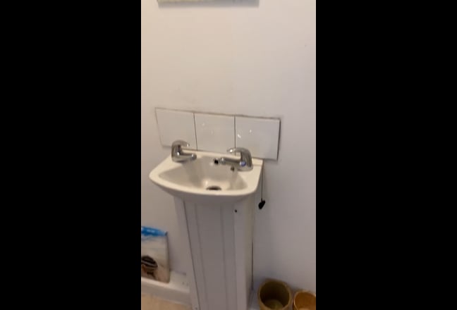 Delightful Modern City Centre Room  Main Photo