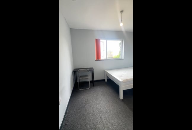 Modern En Suit Rooms Available! Free Netflix  Main Photo