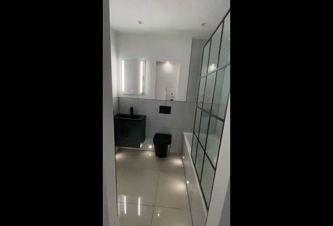 Newly Refurbished Double Room  Main Photo