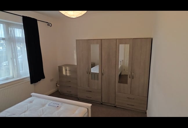 Furnished Clean Room in Shared House near Tesco Main Photo