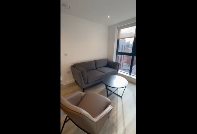 1 Bedroom & Bathroom Main Photo