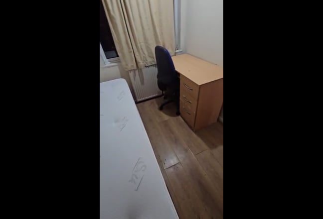 Single room available for students  Main Photo