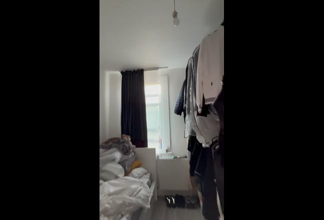 Modern 2 bed flat with garden access Main Photo