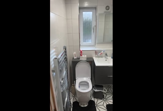 Modern Furnished Dounle Room available in PA1 Main Photo