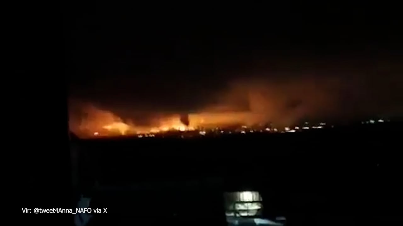 Izredno stanje v Rusiji: zaprli so letališča, gori ena največjih rafinerij