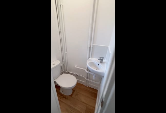 3 doubles in beautiful new flat in Oval/Brixton Main Photo