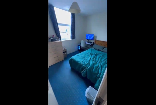 Room on Heeley Road – Bills Included Main Photo