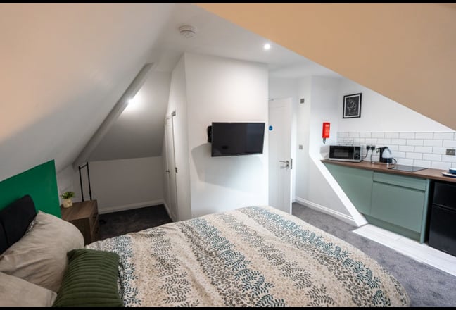 🚨Stunning HMO - Large Rooms!! City Centre🚨 Main Photo