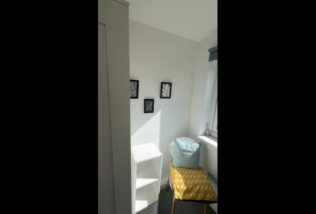 Just one spacious room left near town centre Main Photo