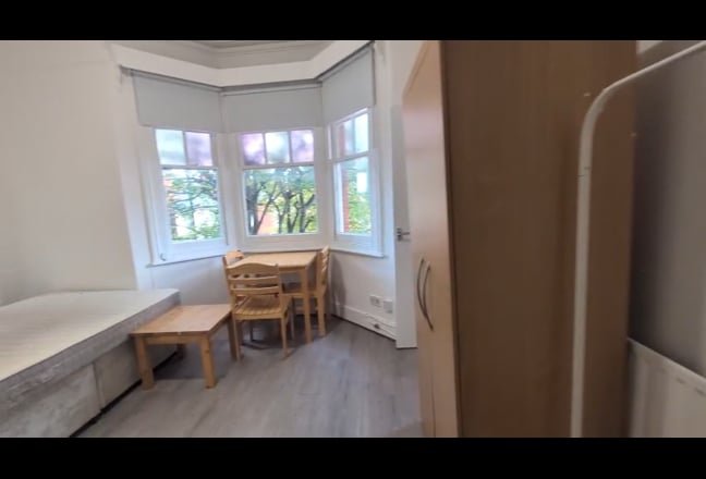 Studio Flat to Let Main Photo