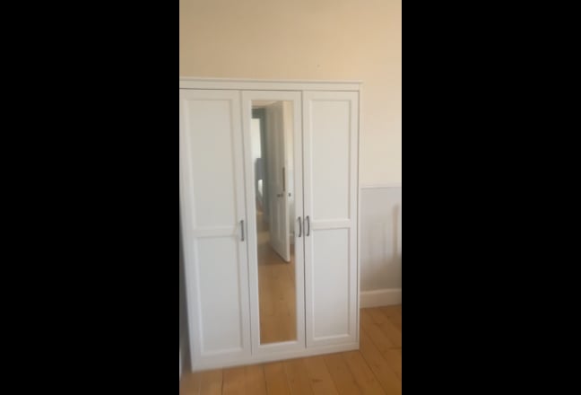 Lovely Room in 2 bed flat available ASAP Main Photo