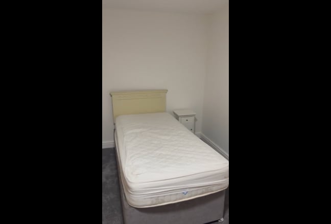  Large room with lounge  Main Photo