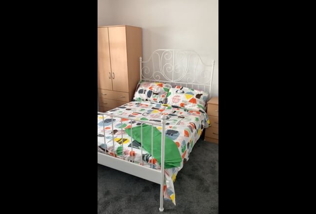 One Double Bedrooms Available Main Photo