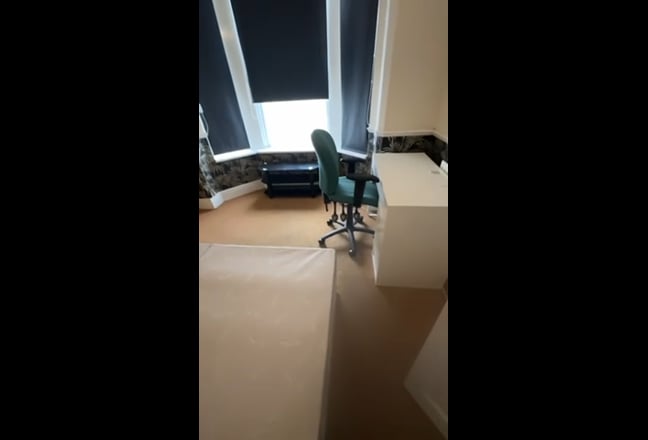 Large Double room available in 4 bedroom home  Main Photo