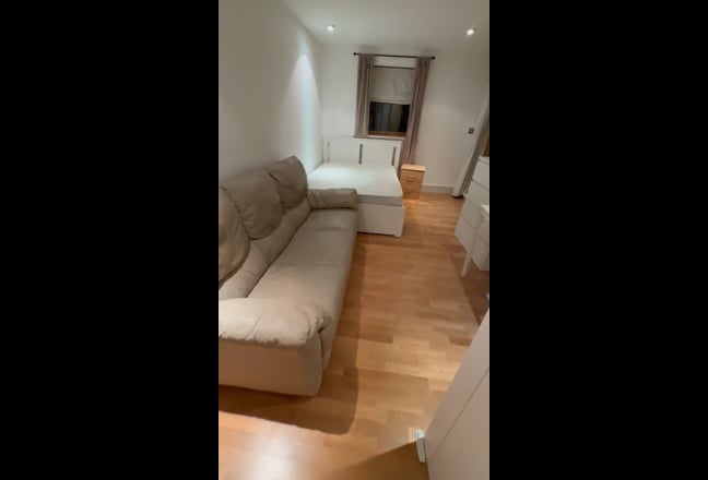 3 double rooms in canary wharf  Main Photo