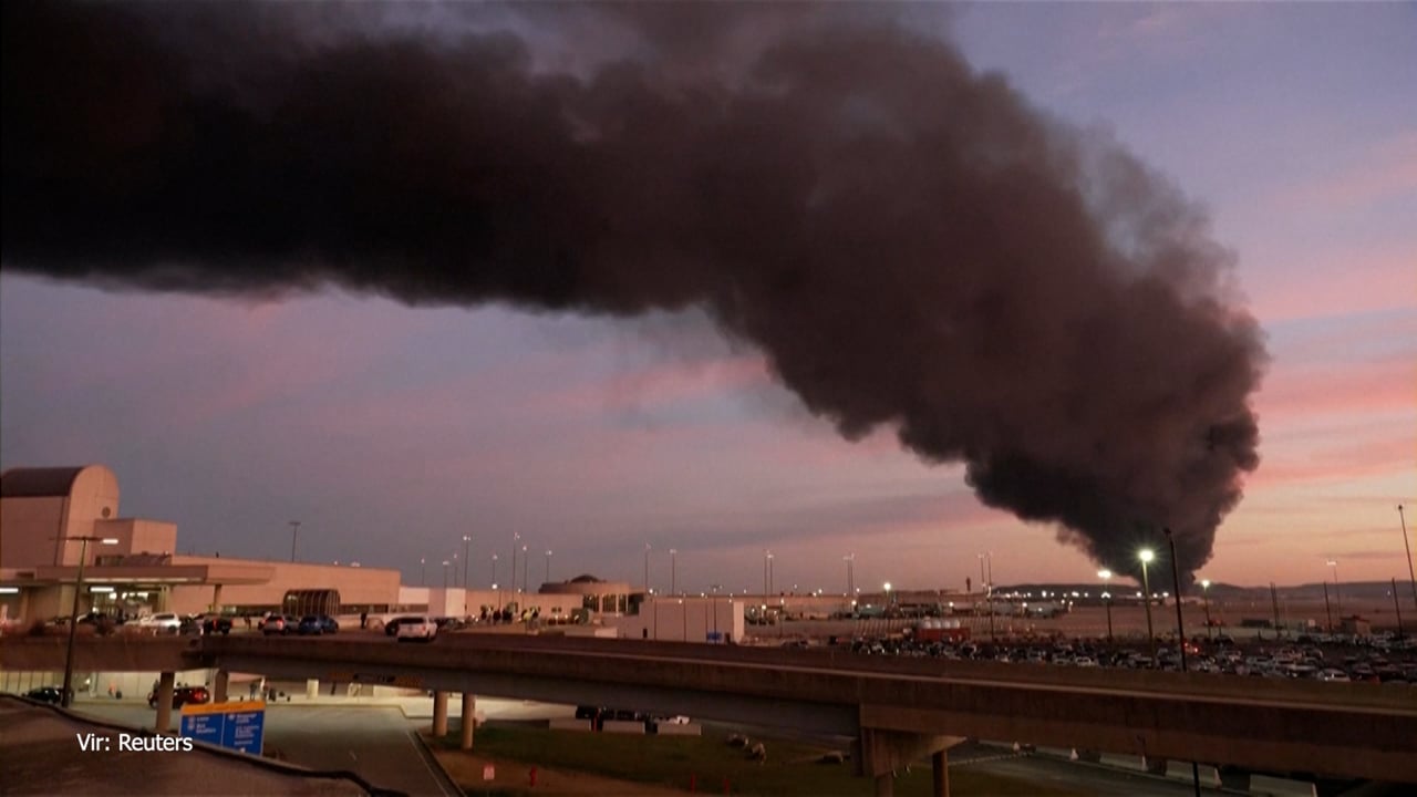 V strmoglavljenju letala umrlo sedem ljudi, več je ranjenih