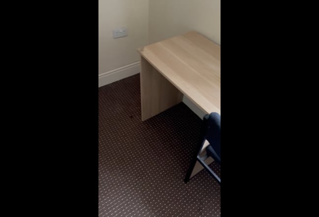 Bright Double Room – All Bills Included  Main Photo