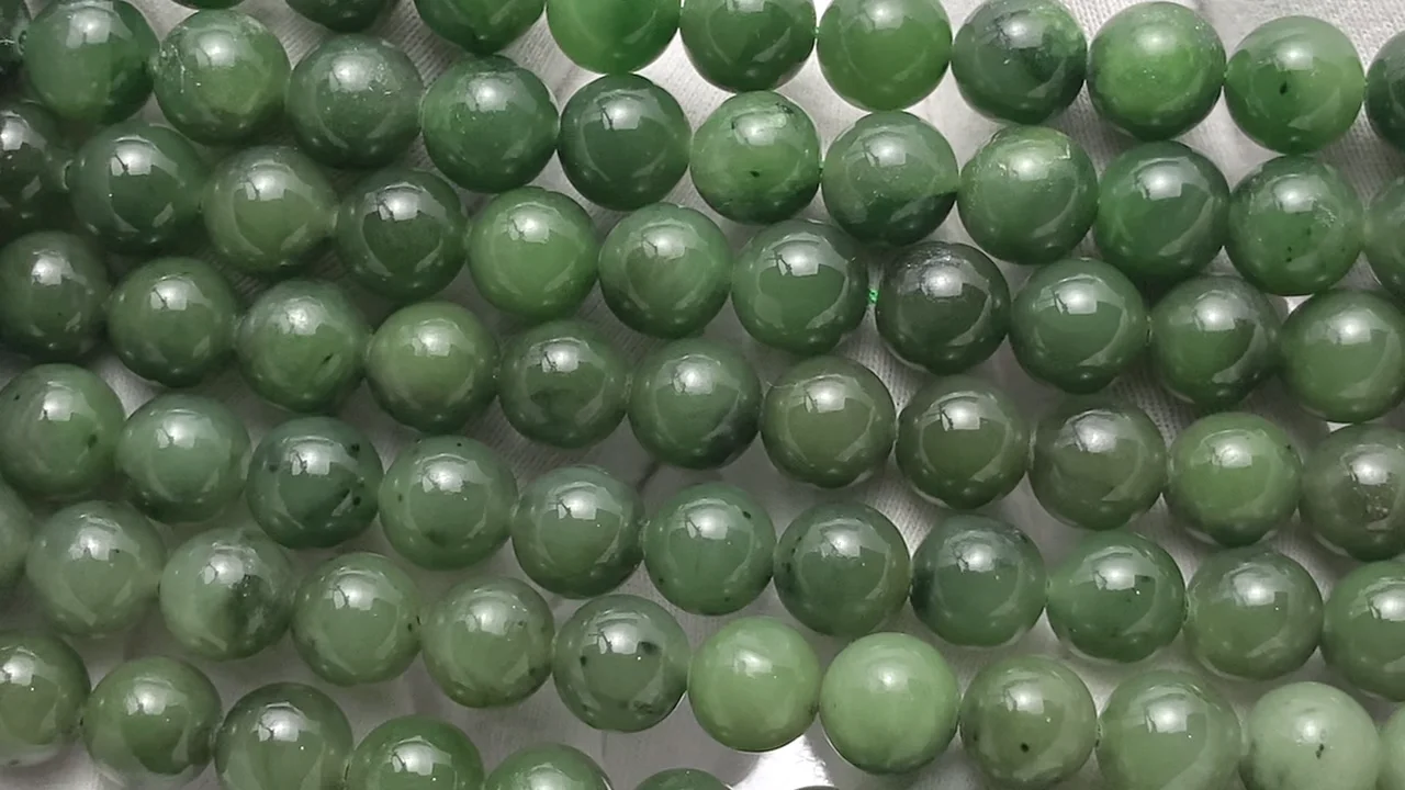 ネフライト（軟玉翡翠）｜産地・ロシア ラウンド8mm 半連/1連（約36cm