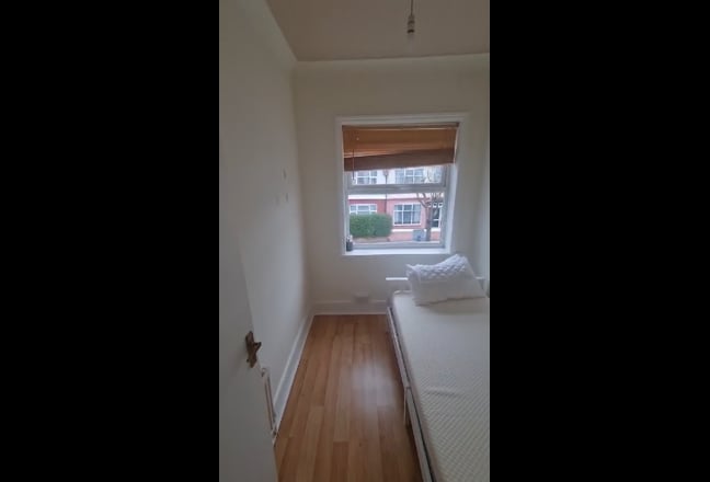 Single room - available immediately if required!!  Main Photo