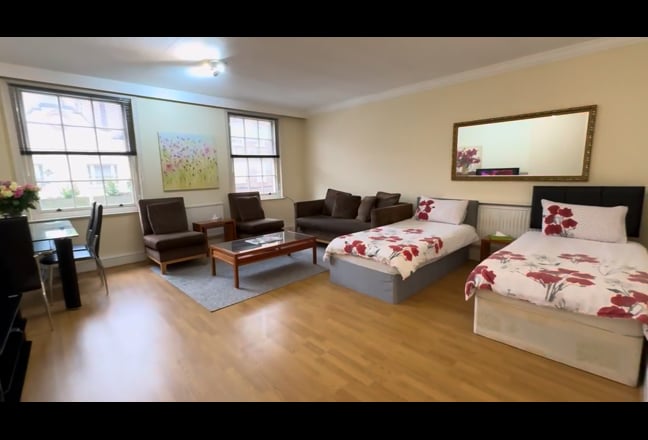 Spacious One Bedroom Flat in Reeves Mews Mayfair Main Photo