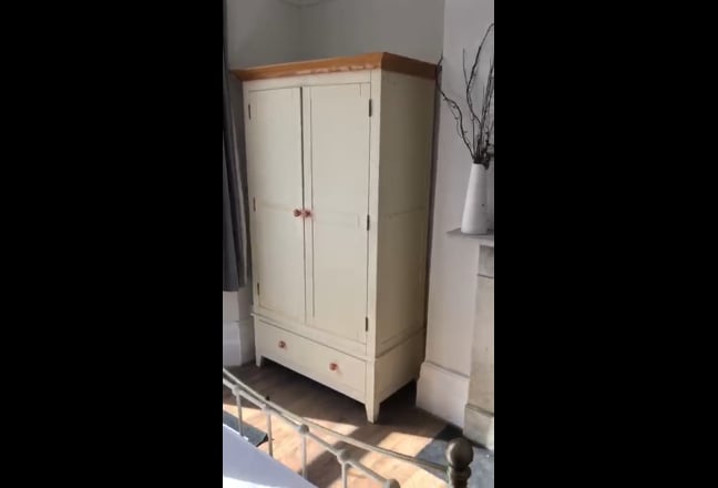 Professional Room in a Victorian town house Main Photo