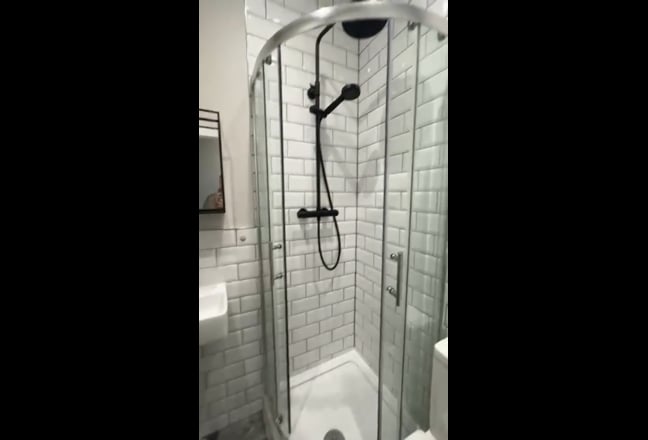 Double Bedroom and Bathroom in Spacious 2 Bed Flat Main Photo