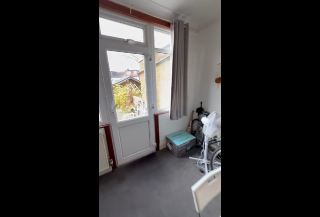  Large Double Room – Friendly House Share – N17 Main Photo