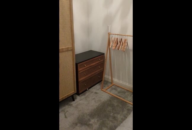 Sunlit double bedroom To Let in a Houseshare  Main Photo