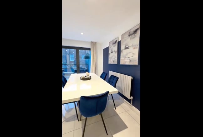 Superb House Close to Little Venice Main Photo