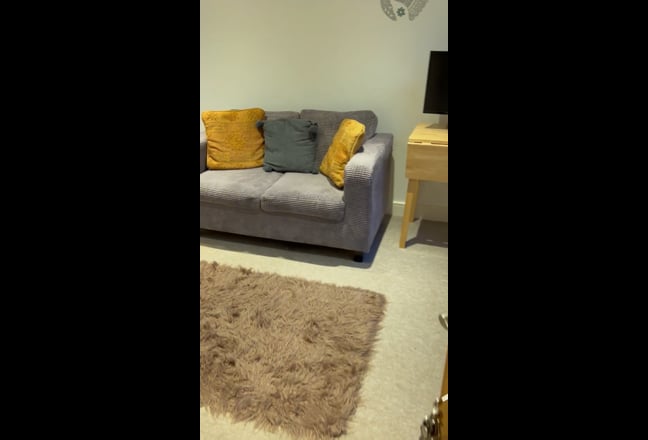 Large double room with kitchen & shower/toilet Main Photo