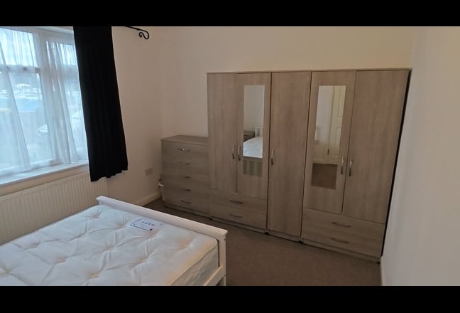 Clean Room near Tesco Extra - All bills inc. Main Photo