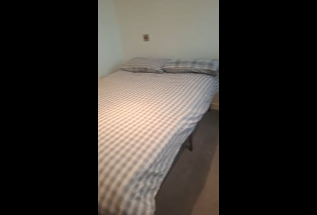 TNQ.Large ensuite. All bills/Car parking included Main Photo