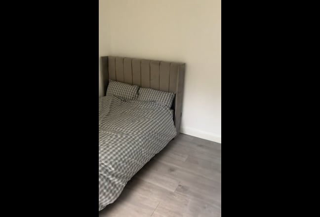 Private double bedroom available for rent Main Photo
