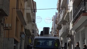 L'Ajuntament de l'Escala comença la instal·lació de l'enllumenat de Nadal